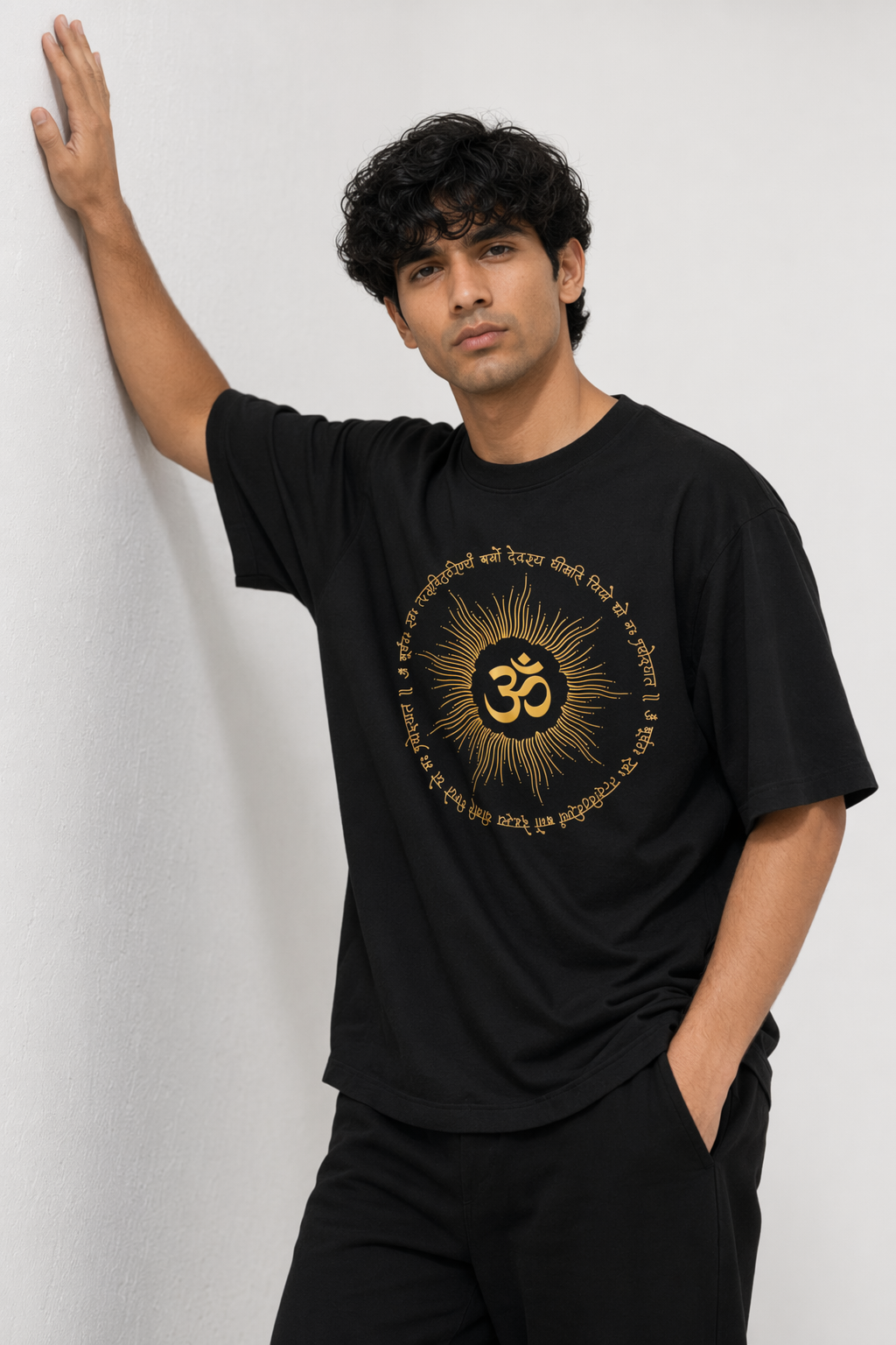 Om - Black